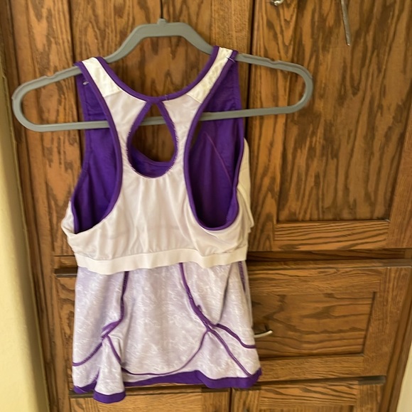 Athleta Key Hole Built In Bra Athletic Top EUC XL - Picture 12 of 13